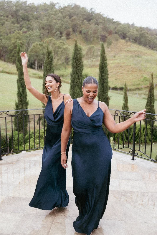 Midi dresses with V - necklines for a flattering and elongating effect Anela Asymmetric Midi Dress - Navy Midi dresses with V - necklines for a flattering and elongating effect Anela Asymmetric Midi Dress - Navy