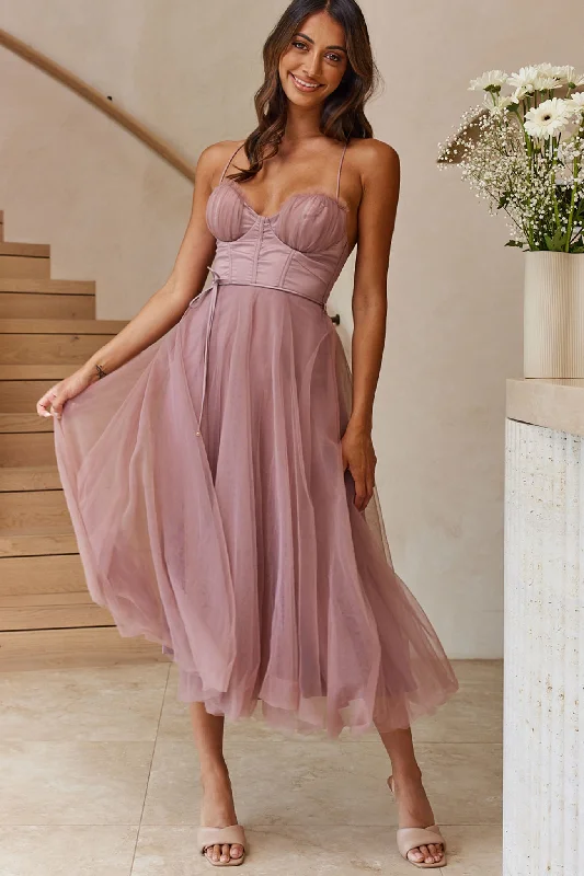 Midi dresses with polka dot prints for a playful summer outfit Smitten Sweetheart Neckline Chiffon Midi Dress Rose Midi dresses with polka dot prints for a playful summer outfit Smitten Sweetheart Neckline Chiffon Midi Dress Rose