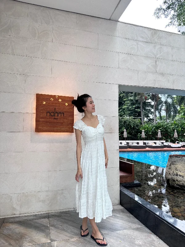 Midi dresses with V - necklines for a flattering and elongating effect Creamy Maxi Dress Midi dresses with V - necklines for a flattering and elongating effect Creamy Maxi Dress