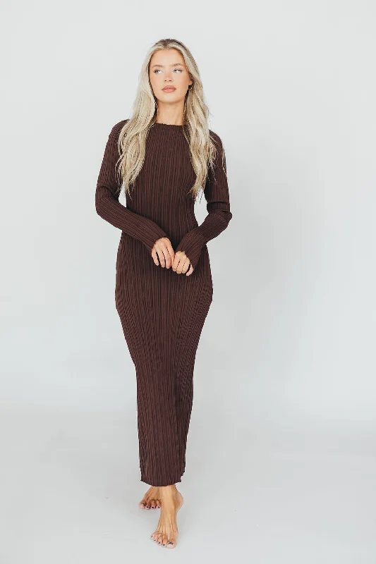 Midi dresses with printed lining for a hidden and stylish detail Allie Long Sleeve Ribbed Maxi Dress in Brown Midi dresses with printed lining for a hidden and stylish detail Allie Long Sleeve Ribbed Maxi Dress in Brown