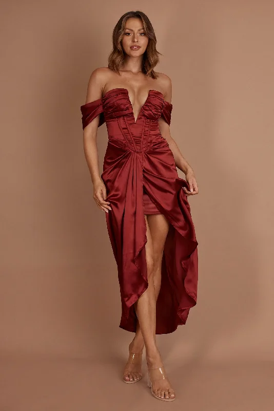 Midi dresses with tiered skirts for a bohemian festival look Mariesa Plunging Neckline Dress Red Midi dresses with tiered skirts for a bohemian festival look Mariesa Plunging Neckline Dress Red