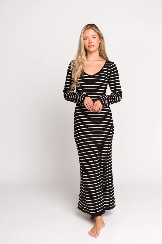 Midi dresses with printed lining for a hidden and stylish detail Keaton Knit Maxi Dress with V-Neckline in Black/Cream Stripe Midi dresses with printed lining for a hidden and stylish detail Keaton Knit Maxi Dress with V-Neckline in Black/Cream Stripe