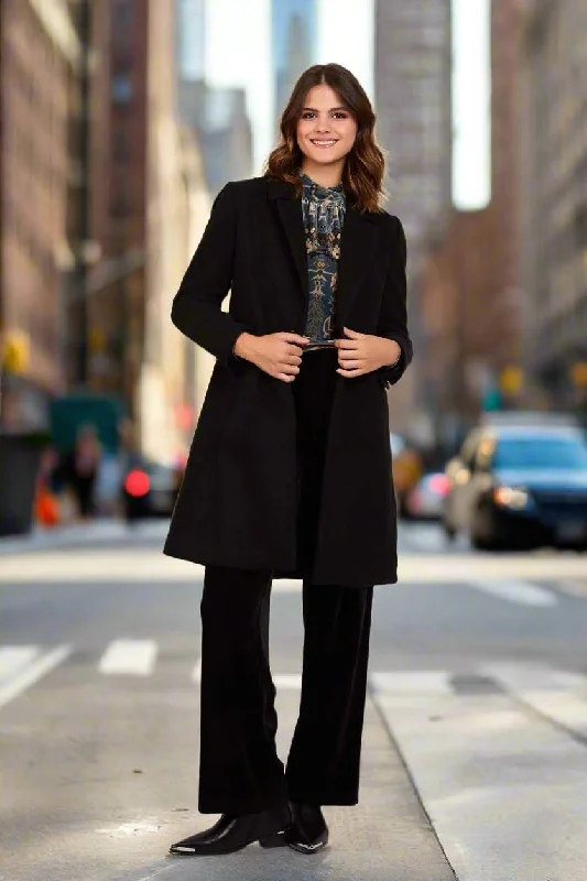 Water - resistant women's trench coats with adjustable cuffs for rainy daysCoat