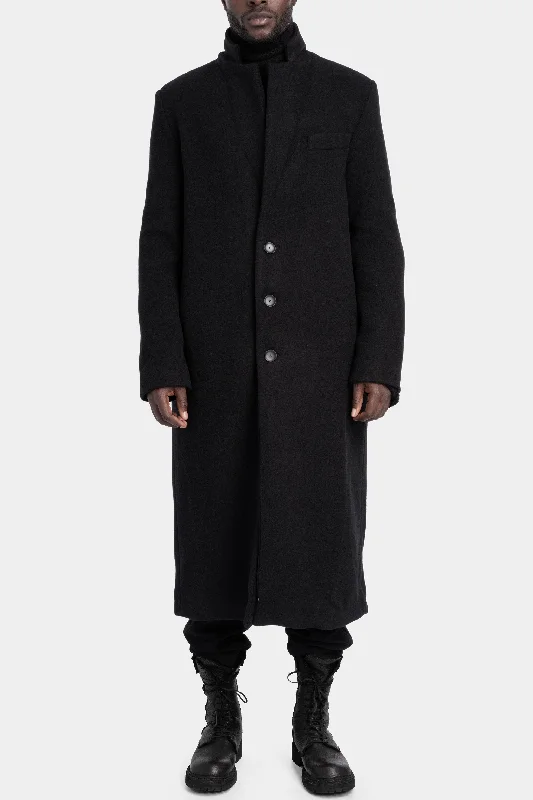 Long women's mac coats in a lightweight fabric for spring showersLong buttoned wool / cashmere coat