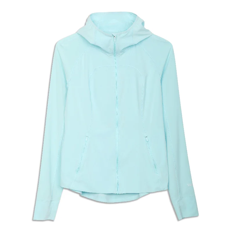 Mid - length women's down coats in a slim fit for a modern and sleek appearanceMist Over Windbreaker Mid - length women's down coats in a slim fit for a modern and sleek appearanceMist Over Windbreaker