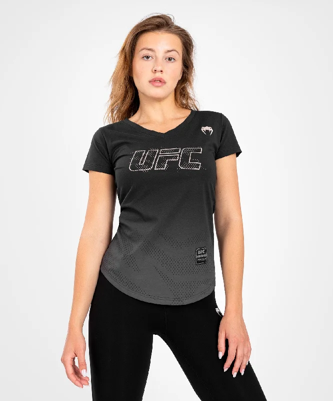Striped Women T Shirt in a Classic PatternUFC Venum Authentic Fight Week Women's Short Sleeve T-shirt - Black Striped Women T Shirt in a Classic PatternUFC Venum Authentic Fight Week Women's Short Sleeve T-shirt - Black