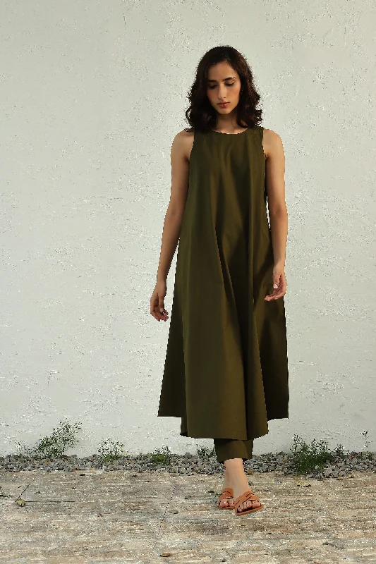 Sleeveless Women Dress in Bright Colors for Summer Parties Sleeveless Women Dress in Bright Colors for Summer Parties Earthy Green halter dress Sleeveless Women Dress in Bright Colors for Summer Parties Sleeveless Women Dress in Bright Colors for Summer Parties Earthy Green halter dress