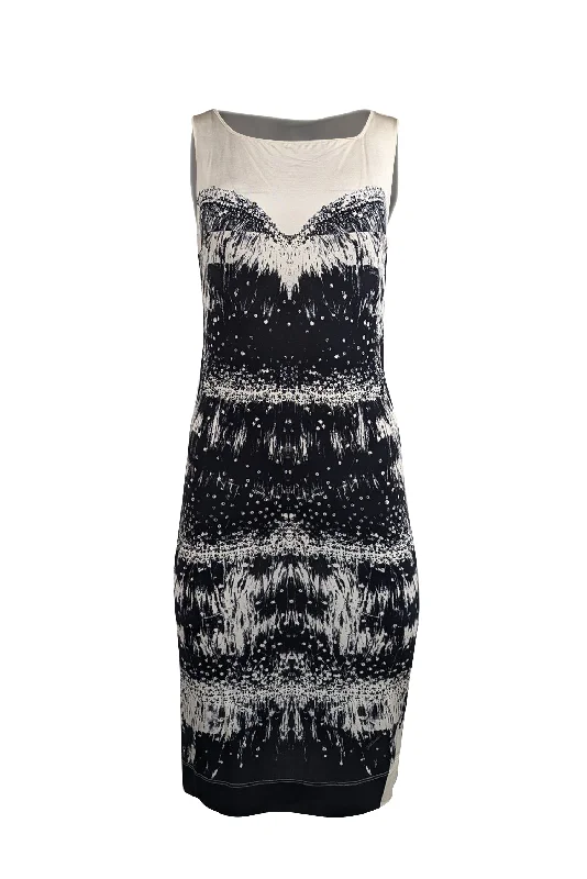 Maxi Women Dress with Floral Print for a Bohemian Vibe Maxi Women Dress with Floral Print for a Bohemian Vibe Just Cavalli - Black & Ivory Print Sleeveless Dress Sz 8 Maxi Women Dress with Floral Print for a Bohemian Vibe Maxi Women Dress with Floral Print for a Bohemian Vibe Just Cavalli - Black & Ivory Print Sleeveless Dress Sz 8