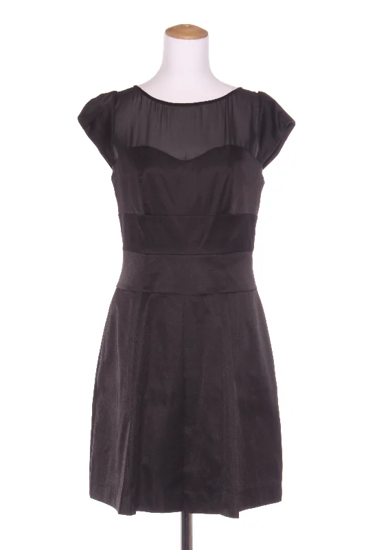 Strapless Women Dress with a Built - in Bra for Comfort and Support Strapless Women Dress with a Built - in Bra for Comfort and Support PORTMANS - Sheer panel cocktail dress! 12 Strapless Women Dress with a Built - in Bra for Comfort and Support Strapless Women Dress with a Built - in Bra for Comfort and Support PORTMANS - Sheer panel cocktail dress! 12