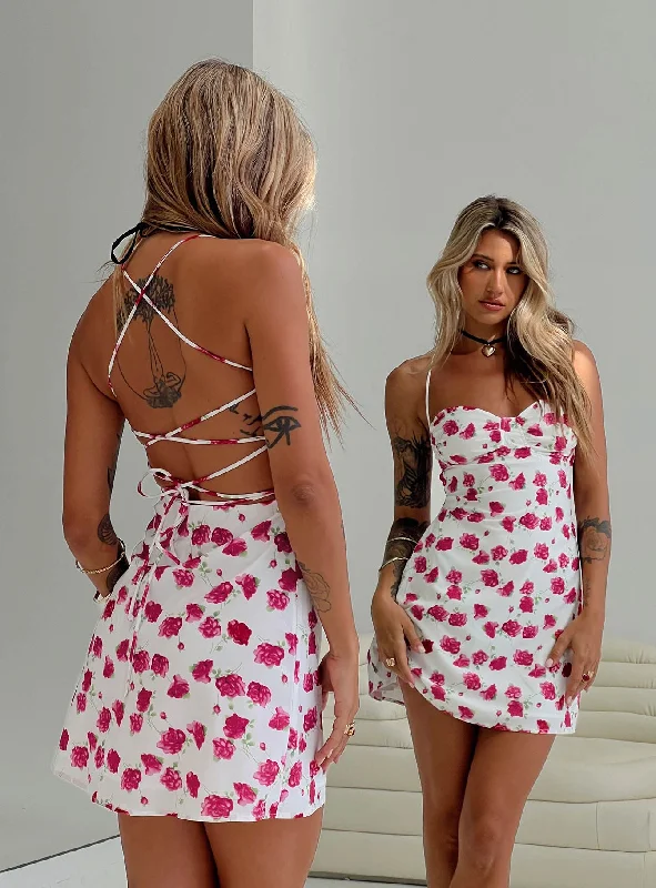Cocktail dresses with an abstract print and a high - low hemlineArslan Mini Dress White Floral Cocktail dresses with an abstract print and a high - low hemlineArslan Mini Dress White Floral