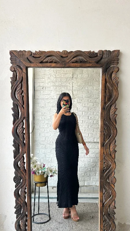 Long - sleeved bodycon dress for a formal winter event​Black dress 32-34 bust