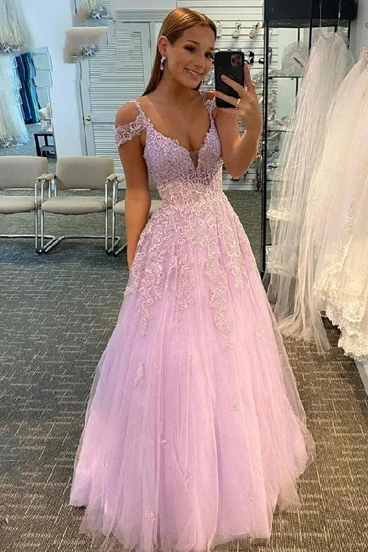 Party dresses with a jacquard pattern for a rich and detailed look​Charming Tulle A-line V Neck Prom Dresses With Lace Appliques  PSK352