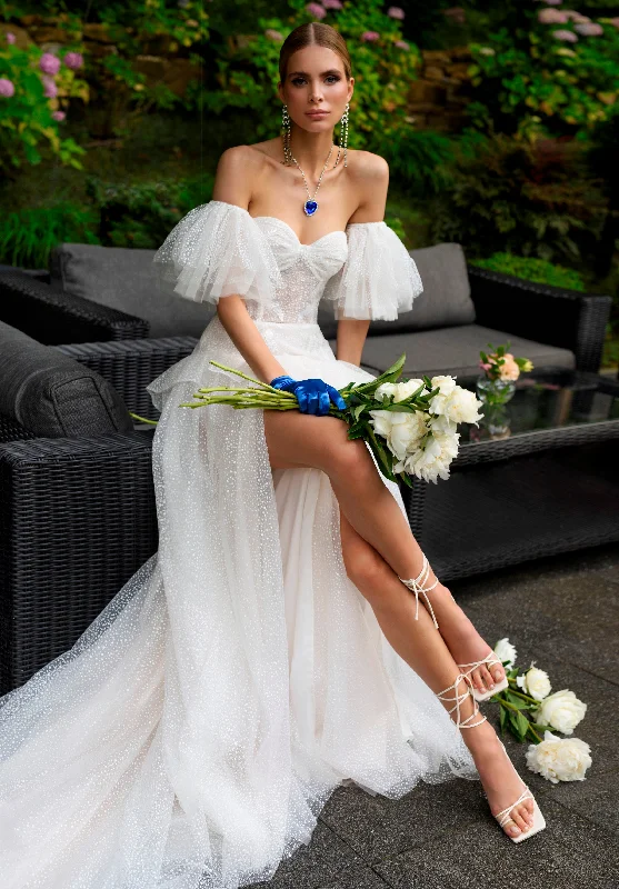 Long - sleeved wedding guest dresses in velvet for a winter weddingChic Strapless A-Line Wedding Dress with Removable Sleeves