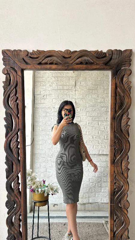 Bodycon dress with a high - low hem for a trendy look​Classy dress 28-32 bust/l:36