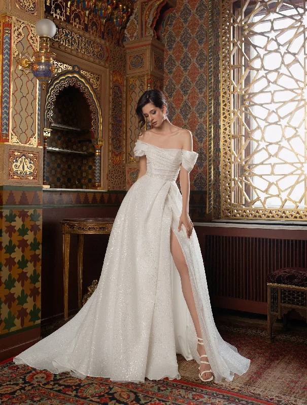 Long - sleeved wedding guest dresses in velvet for a winter weddingOff-Shoulder A-Line Glitter Wedding Gown