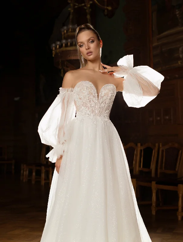 Bow - backed wedding guest dresses in silk for a luxurious feelStrapless Sweetheart Wedding Gown with Removable Sleeves