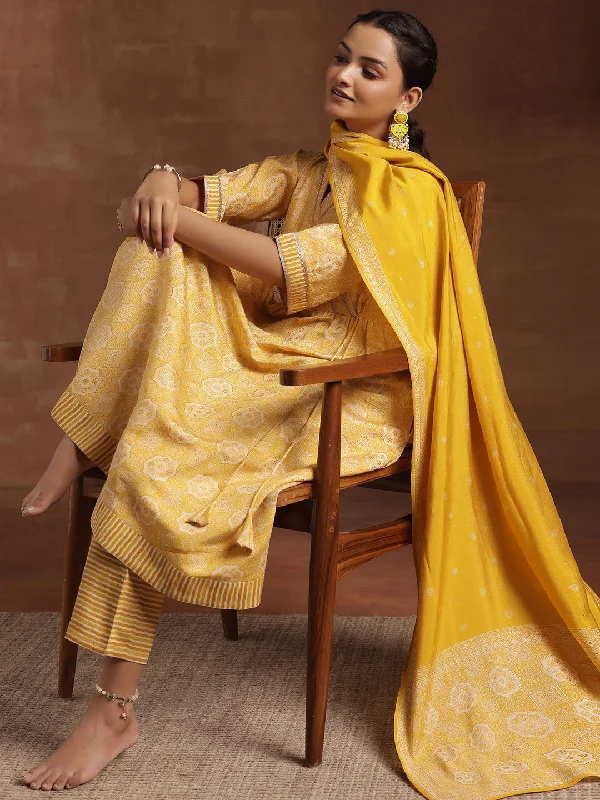 Strapless cocktail dresses with a sweetheart neckline and a full skirtYellow Printed Silk Blend Anarkali Suit With Dupatta