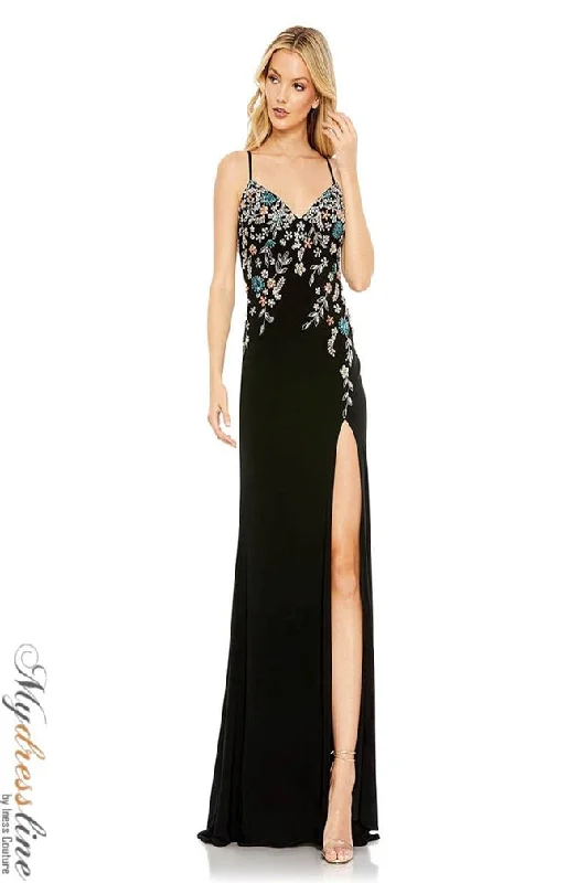 Prom dresses with side - slit skirts and beaded fringes for a glamorous appearanceMac Duggal 42006 Prom dresses with side - slit skirts and beaded fringes for a glamorous appearanceMac Duggal 42006